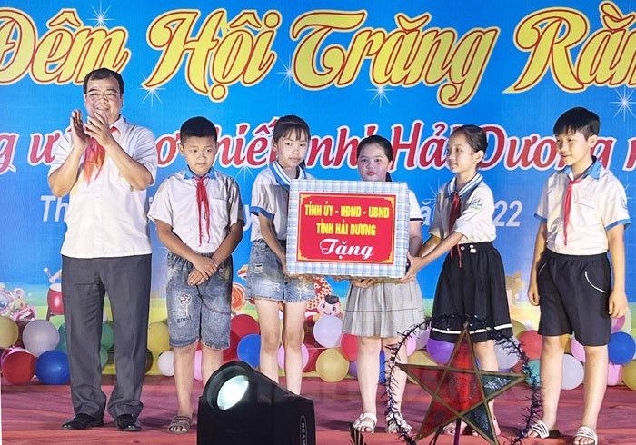 Hai Duong holds full moon festival for children